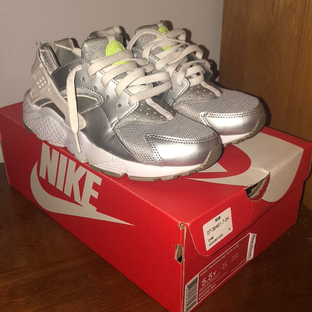 Nike Huaraches Silver/White/Green